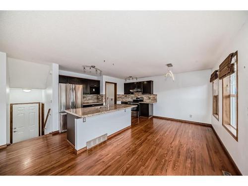 114 Bow Ridge Crescent, Cochrane, AB - Indoor Photo Showing Kitchen