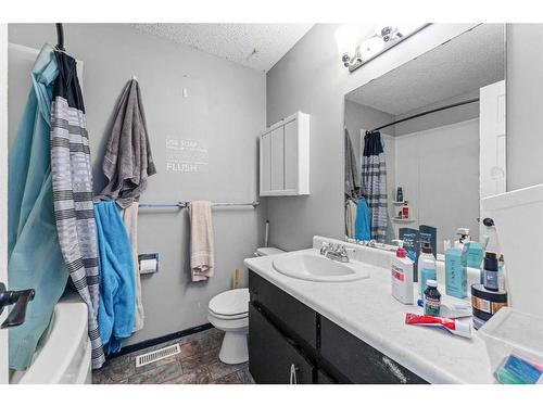 174 Pinemeadow Road Ne, Calgary, AB - Indoor Photo Showing Bathroom