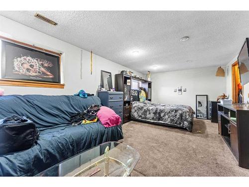 174 Pinemeadow Road Ne, Calgary, AB - Indoor Photo Showing Bedroom