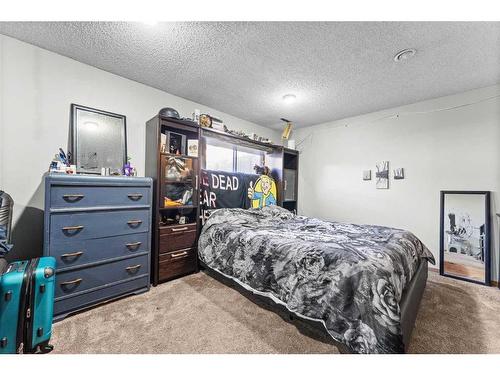 174 Pinemeadow Road Ne, Calgary, AB - Indoor Photo Showing Bedroom