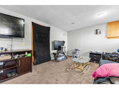 174 Pinemeadow Road Ne, Calgary, AB - Indoor