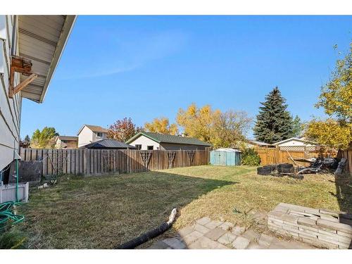 174 Pinemeadow Road Ne, Calgary, AB - Outdoor