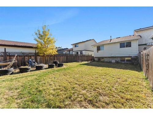 174 Pinemeadow Road Ne, Calgary, AB - Outdoor