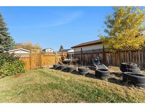 174 Pinemeadow Road Ne, Calgary, AB - Outdoor