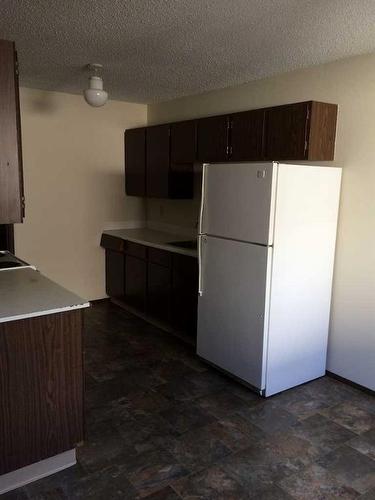 4607-4611 73 Street Nw, Calgary, AB - Indoor Photo Showing Kitchen