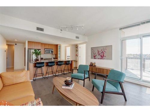 1008-1118 12 Avenue Sw, Calgary, AB - Indoor Photo Showing Living Room