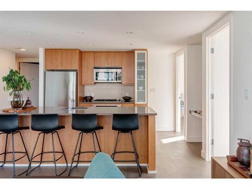 1008-1118 12 Avenue Sw, Calgary, AB - Indoor Photo Showing Kitchen