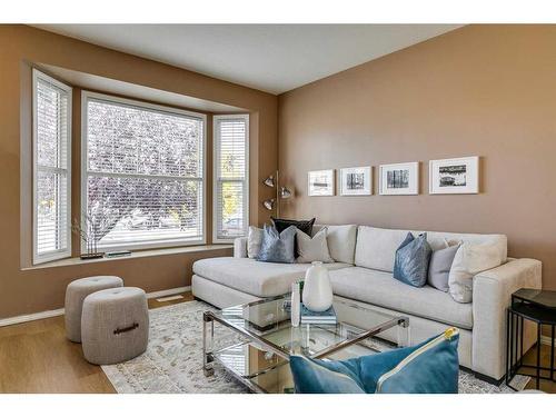 503-2005 Luxstone Boulevard Sw, Airdrie, AB - Indoor Photo Showing Living Room