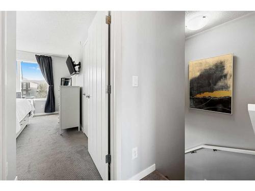 120 Howse Avenue Ne, Calgary, AB - Indoor Photo Showing Other Room