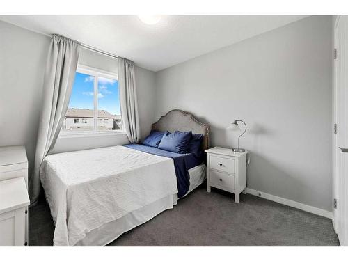 120 Howse Avenue Ne, Calgary, AB - Indoor Photo Showing Bedroom