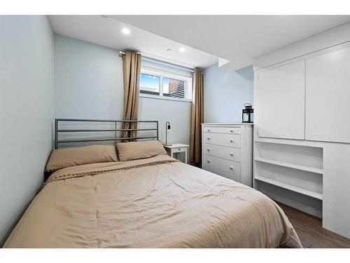 120 Howse Avenue Ne, Calgary, AB - Indoor Photo Showing Bedroom