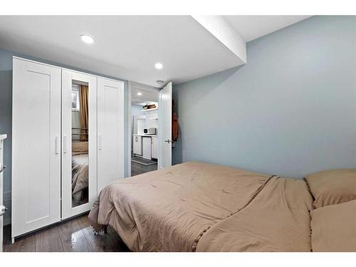 120 Howse Avenue Ne, Calgary, AB - Indoor Photo Showing Bedroom