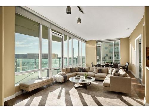 706-1410 1 Street Se, Calgary, AB - Indoor Photo Showing Living Room