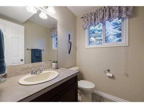 152 Whitlock Close Ne, Calgary, AB - Indoor Photo Showing Bathroom