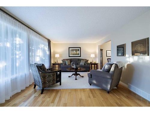 152 Whitlock Close Ne, Calgary, AB - Indoor Photo Showing Living Room