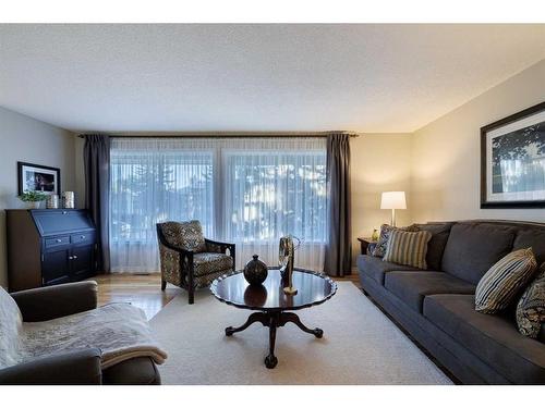 152 Whitlock Close Ne, Calgary, AB - Indoor Photo Showing Living Room