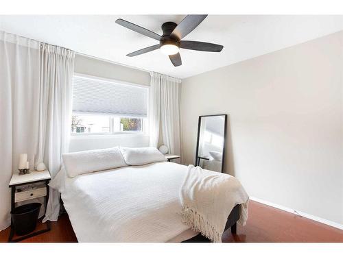 38 Coville Square Ne, Calgary, AB - Indoor Photo Showing Bedroom