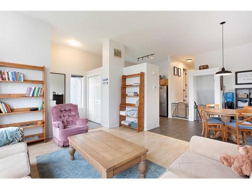 38 Coville Square Ne, Calgary, AB - Indoor Photo Showing Living Room