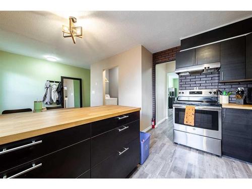 15 Wedow Drive, Whitecourt, AB - Indoor Photo Showing Kitchen