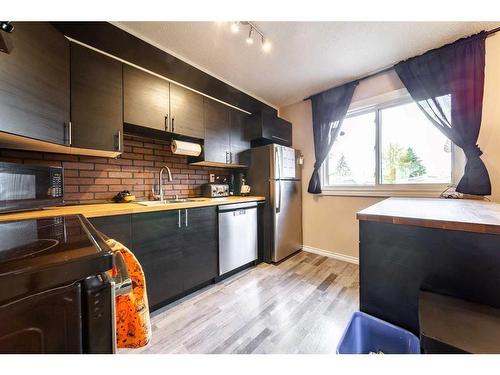 15 Wedow Drive, Whitecourt, AB - Indoor Photo Showing Kitchen