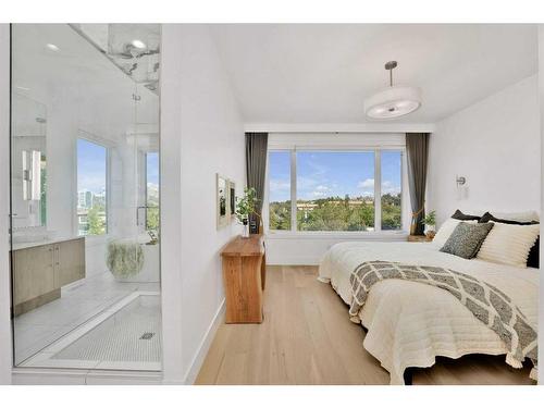 2217 16A Street Sw, Calgary, AB - Indoor Photo Showing Bedroom