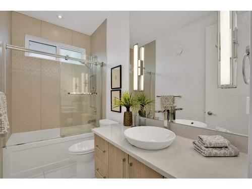 2217 16A Street Sw, Calgary, AB - Indoor Photo Showing Bathroom