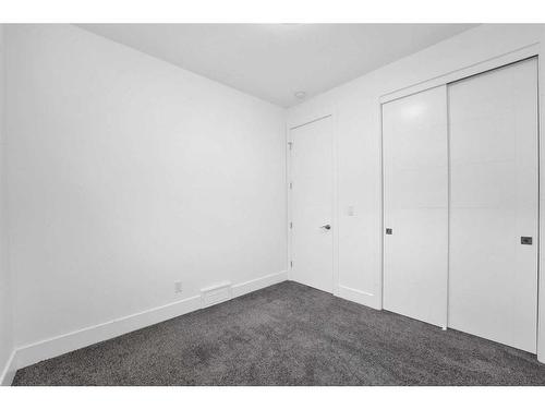 2217 16A Street Sw, Calgary, AB - Indoor Photo Showing Other Room