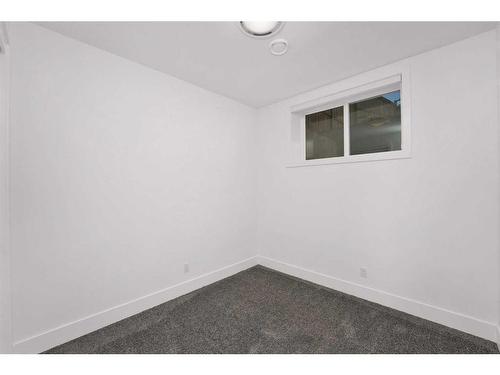 2217 16A Street Sw, Calgary, AB - Indoor Photo Showing Other Room