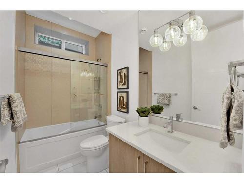 2217 16A Street Sw, Calgary, AB - Indoor Photo Showing Bathroom