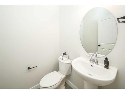 86 Belmont Passage Sw, Calgary, AB - Indoor Photo Showing Bathroom