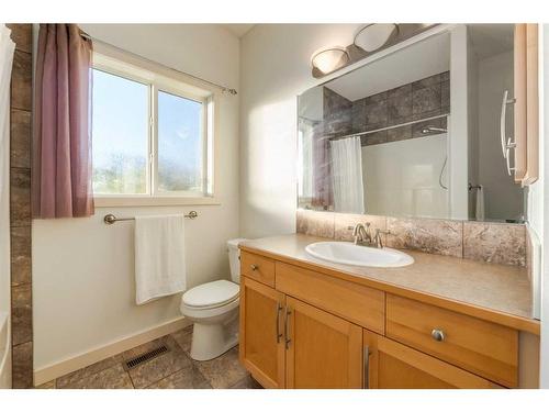 27 Kingsland Way Se, Airdrie, AB - Indoor Photo Showing Bathroom