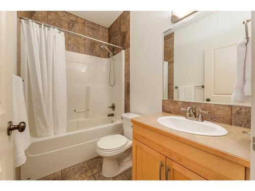 27 Kingsland Way Se, Airdrie, AB - Indoor Photo Showing Bathroom