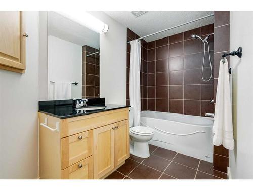 27 Kingsland Way Se, Airdrie, AB - Indoor Photo Showing Bathroom