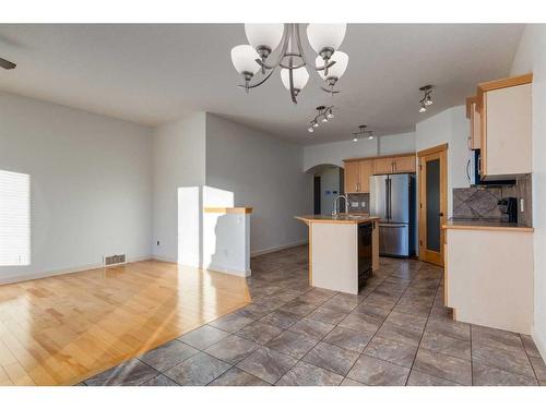 27 Kingsland Way Se, Airdrie, AB - Indoor Photo Showing Kitchen