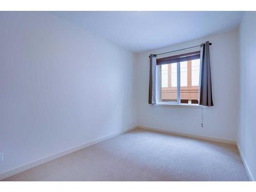 209-910 18 Avenue Sw, Calgary, AB - Indoor Photo Showing Other Room