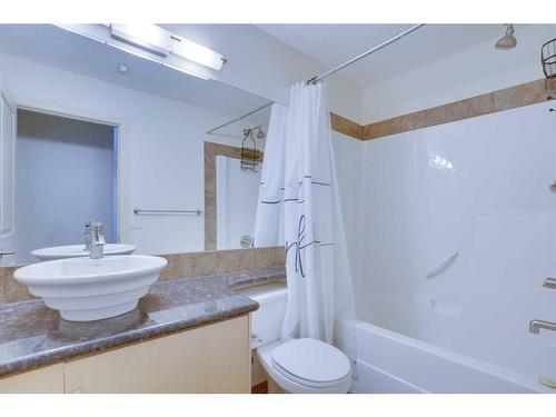 209-910 18 Avenue Sw, Calgary, AB - Indoor Photo Showing Bathroom