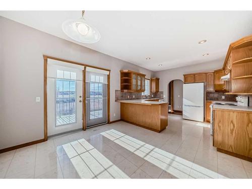 521 Cimarron Point, Okotoks, AB - Indoor Photo Showing Kitchen