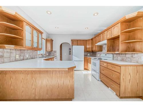 521 Cimarron Point, Okotoks, AB - Indoor Photo Showing Kitchen