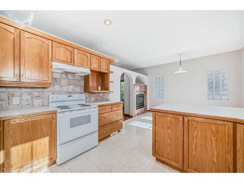 521 Cimarron Point, Okotoks, AB - Indoor Photo Showing Kitchen