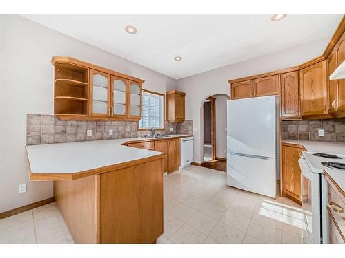 521 Cimarron Point, Okotoks, AB - Indoor Photo Showing Kitchen