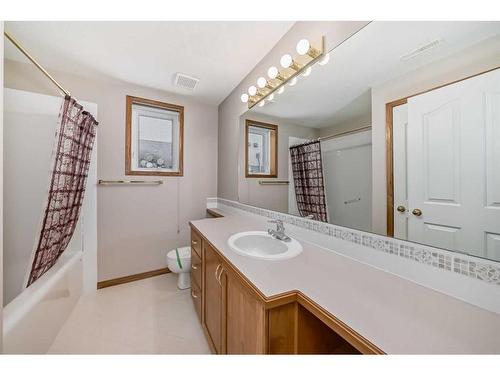 521 Cimarron Point, Okotoks, AB - Indoor Photo Showing Bathroom