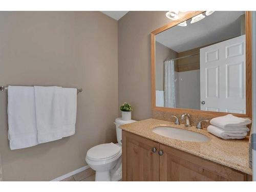 230 New Brighton Circle Se, Calgary, AB - Indoor Photo Showing Bathroom