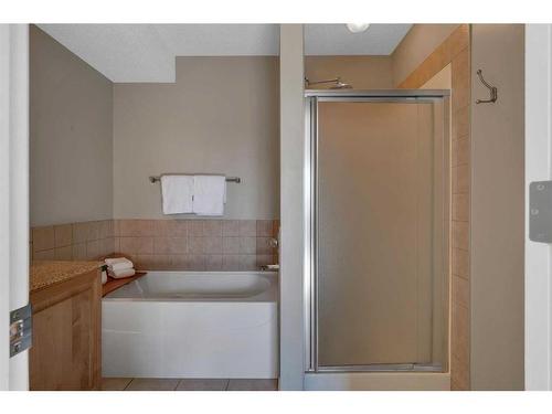 230 New Brighton Circle Se, Calgary, AB - Indoor Photo Showing Bathroom