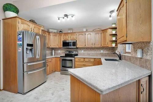 18 Denison Crescent, Red Deer, AB - Indoor Photo Showing Kitchen