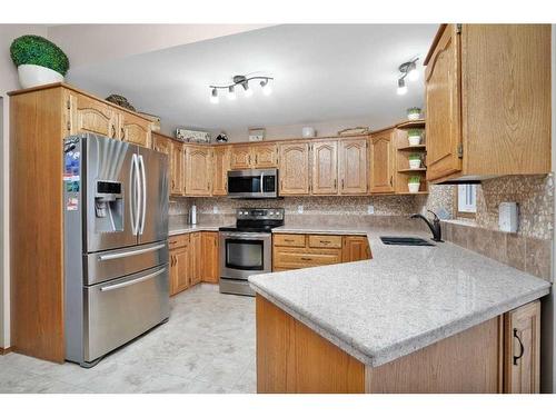 18 Denison Crescent, Red Deer, AB - Indoor Photo Showing Kitchen