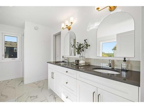 149 Creekstone Hill Sw, Calgary, AB - Indoor Photo Showing Bathroom