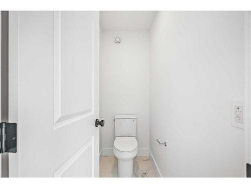 149 Creekstone Hill Sw, Calgary, AB - Indoor Photo Showing Bathroom