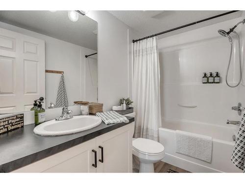 2207-279 Copperpond Common Se, Calgary, AB - Indoor Photo Showing Bathroom