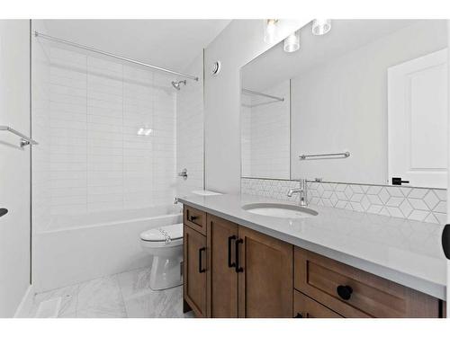 209 Creekstone Hill Sw, Calgary, AB - Indoor Photo Showing Bathroom