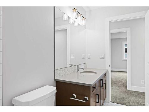 209 Creekstone Hill Sw, Calgary, AB - Indoor Photo Showing Bathroom